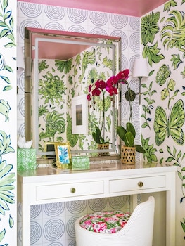 Lilly Pulitzer Suite 2 Queens with Balcony