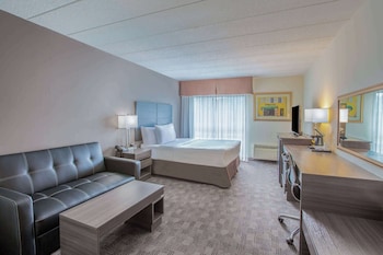 Deluxe Room, 1 Queen Bed with Sofa bed, Non Smoking