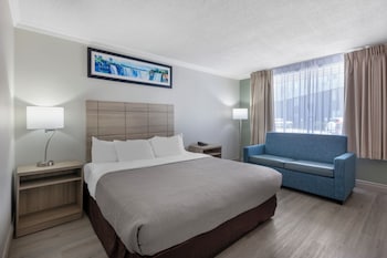 Exterior Room, 1 King Bed Suite with Sofa Bed, Non Smoking