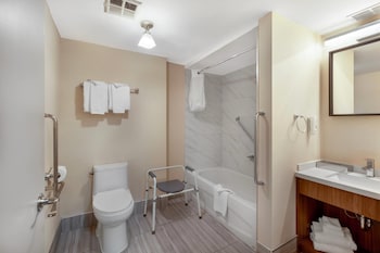 Room, 2 Queen Beds, Accessible, Non Smoking (Upgrade)