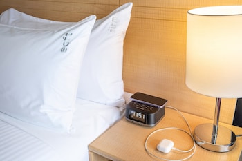 1 King Bed Premium