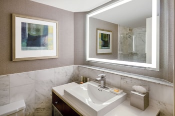 1 King Bed Deluxe Room