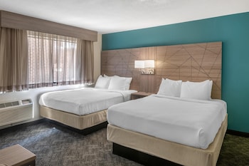 Suite, 2 Queen Beds, Non Smoking, Kitchen (Shower Only;with Sofabed)