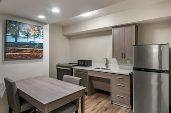 Suite, 1 King Bed, Accessible, Kitchen (with Sofabed)