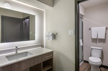 Suite, 2 Queen Beds, Non Smoking, Kitchen (Shower Only;with Sofabed)
