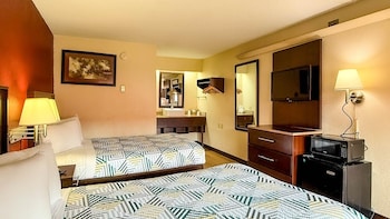 Deluxe Room, 2 Double Beds, Roll-in Shower, Refrigerator & Microwave