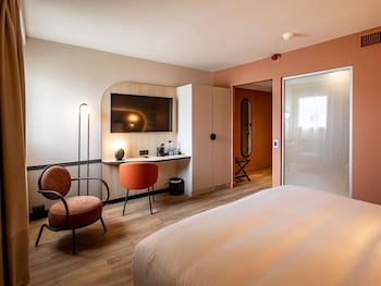 Double room king size bed