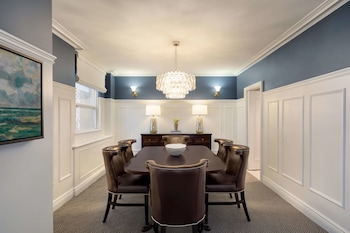 Churchill Suite