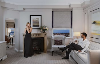 Fairmont Gold, Signature Room, 1 King Bed