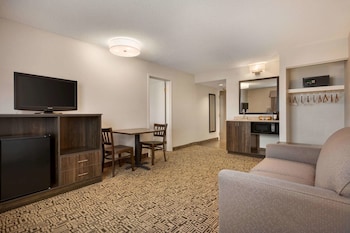 Suite, 1 King Bed, Non Smoking, Ground Floor (One-Bedroom)