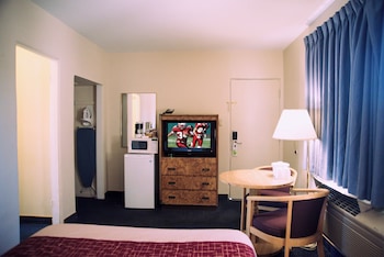 Deluxe Room, 1 Queen Bed, Smoking
