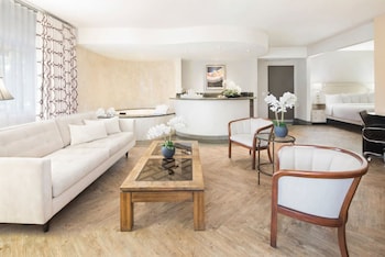 Grand Room, 1 King Bed, Jetted Tub, City View