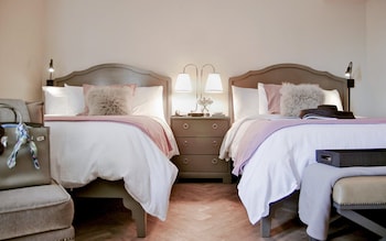 Classic Room, 2 Queen Beds, Refrigerator & Microwave, City View