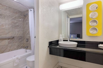 Deluxe Room, Multiple Beds, Non Smoking, Refrigerator & Microwave