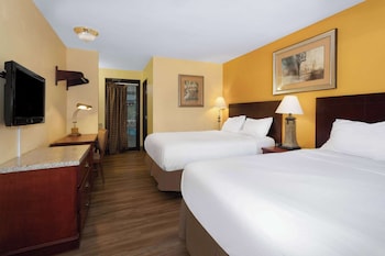 Room, 2 Queen Beds, Non Smoking