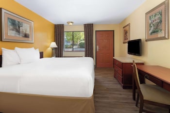 Deluxe Room, 1 Queen Bed, Non Smoking