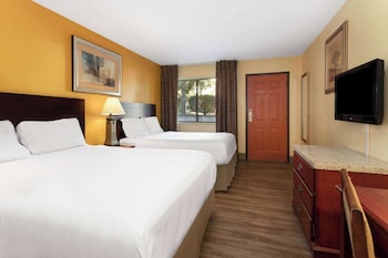 Deluxe Room, 2 Queen Beds, Non Smoking