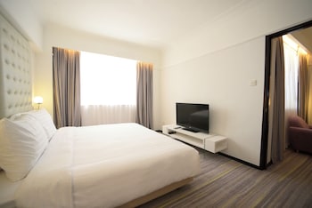 Deluxe One Bedroom Suite