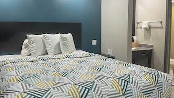Standard Room, 1 King Bed (Refrigerator & Microwave)