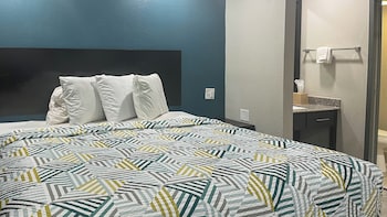 Standard Room, 1 King Bed (Refrigerator & Microwave)