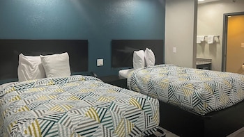 Standard Room, 2 Double Beds (Refrigerator & Microwave)