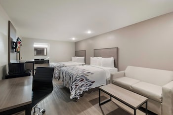 Deluxe Room, 2 Queen Beds, Smoking