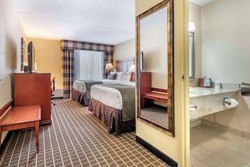 Standard Room, 2 Queen Beds, Non Smoking, Refrigerator