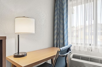 Deluxe Room, 1 King Bed, Non Smoking