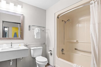 Room, 1 Queen Bed, Accessible, Non Smoking (Mobility)