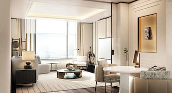 Premium Suite, 1 King Bed (Urban)
