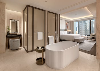 Deluxe Suite, 1 King Bed (Urban)