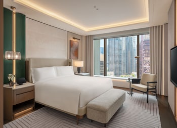 Deluxe Suite, 1 King Bed (Urban)