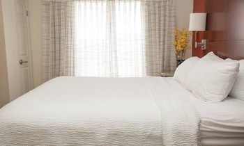 Studio Suite, 1 King Bed with Sofa bed, Non Smoking