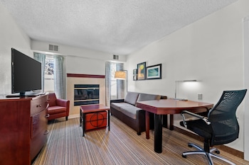Suite, 1 King Bed with Sofa bed, Non Smoking