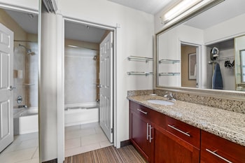Suite, 1 King Bed with Sofa bed, Non Smoking