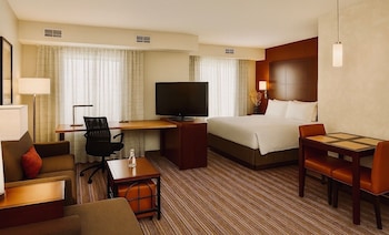 Studio Suite, 1 King Bed with Sofa bed, Non Smoking