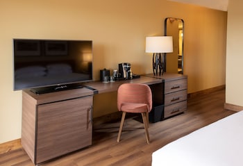 Traditional Room, 1 King Bed, Balcony