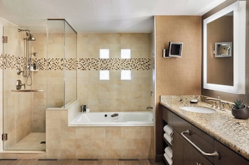 Signature Room, 1 King Bed (Hearing Accessible)