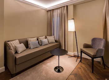 Deluxe Room, 1 Queen Bed with Sofa bed, Non Smoking (with Sofabed)