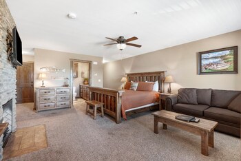 2-BD Condo - Terrace Level - 1201