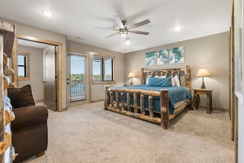 3-BD Lake View Condo - Walk-In Level - 1112
