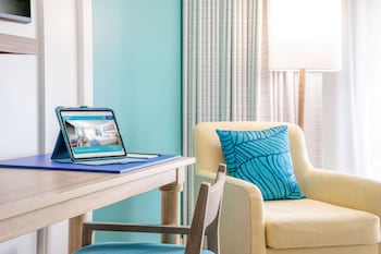 Deluxe Room, 1 King Bed, Accessible (Waterpark View)