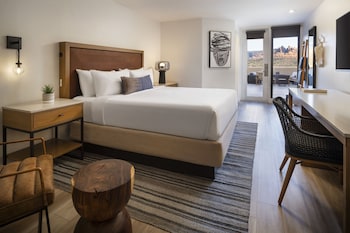 Room, 1 King Bed (Top Floor View with Fireplace)