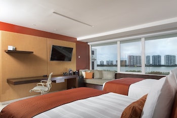 Classic Room, 2 Queen Beds, Club Lounge Access, Lagoon View