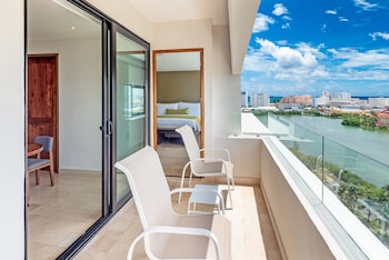 Suite, 1 King Bed, Terrace, Lagoon View
