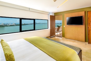 Suite, 1 King Bed, Terrace, Lagoon View