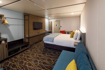 Superior Room, 1 King Bed, River View