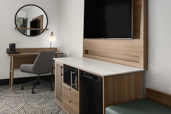 Room, 1 King Bed, Accessible, Non Smoking (Mobility/Hearing Impaired Accessible)