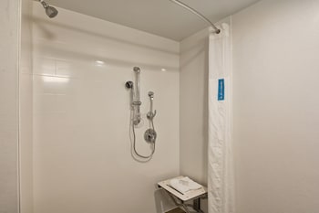 Room, 1 King Bed, Accessible (Hearing)