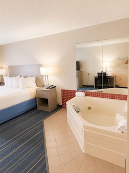 Suite, 1 King Bed, Non Smoking, Jetted Tub